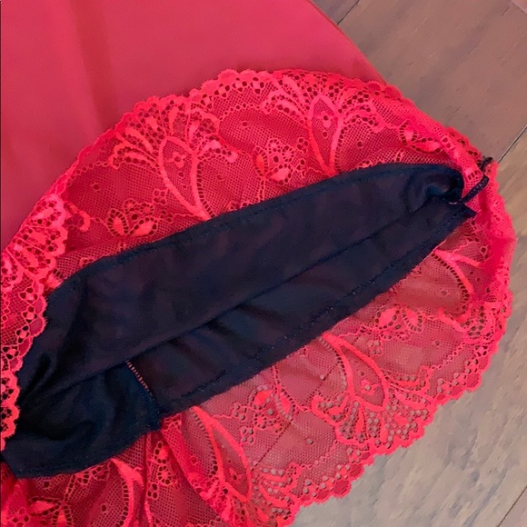 Sexy red lingerie - Picture 4 of 5